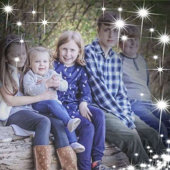 Meet your Posher, Lisa - Picture 1 of 1